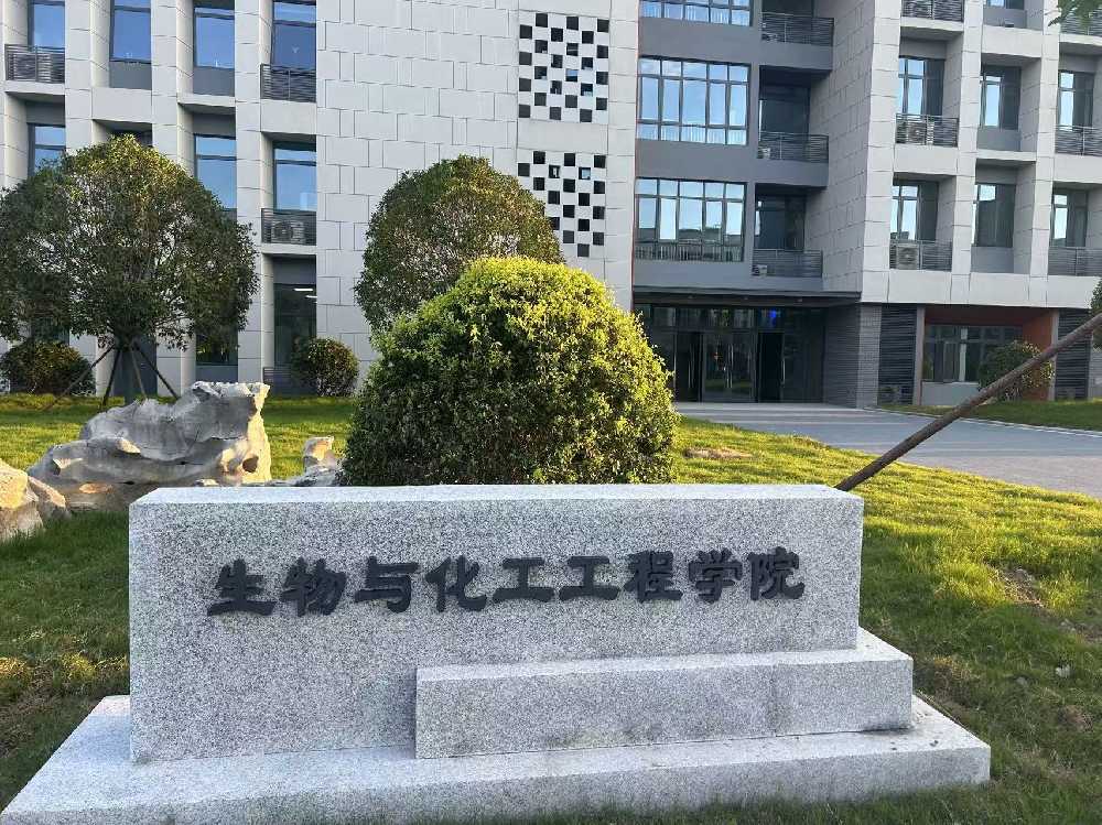 吴忠市扬州职业大学体育场高杆灯项目
